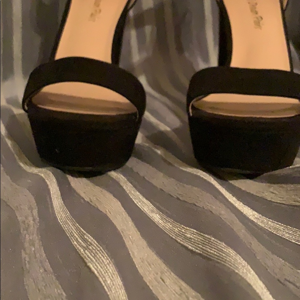 Black platform Shoe